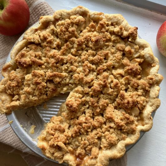 Apple crumble pie