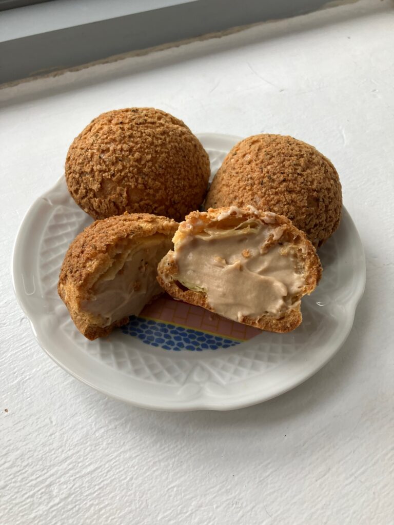 Earl grey cream puffs (choux au craquelin)